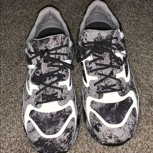 Under armor sneakers 8.5